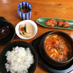 にんじんの家 - ランチパスポートでスンドゥブチゲ定食。