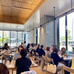 Italian Restaurant ONIRICO - 店内は奥方たちで満席です。女子率は90パーセント！
