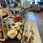 Italian Restaurant ONIRICO - サラダコーナー。ドレッシングも自家製です。