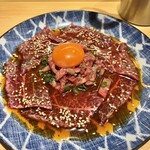 Kuroge Wagyu Ittogai Yakiniku Dotonbori Mitsuru Sou honten - 和牛ハラミのダブルユッケ