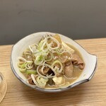 立呑み 晩杯屋 - 料理写真:煮込み150円