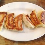 陳さん館 - 焼き餃子(250円)