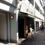 Yakiniku Okumura - 麻布十番商店街の西側の端にあるお店です。