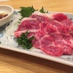 一文銭 - 『馬刺し盛り合わせ』様（2000円）かなりサシの良く入った馬肉様でレバ刺し様も少しあり！