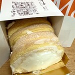 パティスリーモンシェール ファクトリーショップ - 料理写真:端っこロール 500円