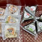 マックスバリュ - めずらしく「梅」以外のおにぎりが残っていた。