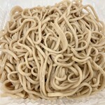 マックスバリュ - 麺はつゆを投入して混ぜることでほぐすことが出来る。
