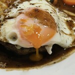 うさぎの森 - 大判ハンバーグ･半熟たまごがとろ〜り♪