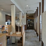 自家製麺 らぁ麺食堂W - 細長い店内