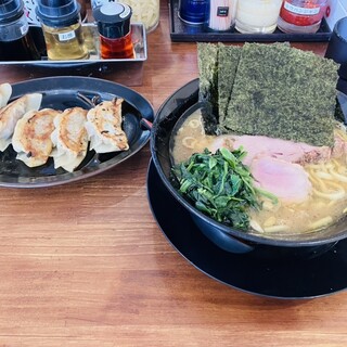 家系ラーメン 上総家_0