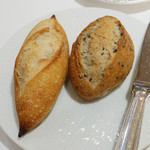 レ セゾン - フランスパン、黒ごまパン