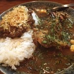 カレーノトリコ - いやぁ、久々にやられました〜＼(^o^)／ 秋葉原のカレーノトリコ(^^)
      インドカレーと牛ドライカレーのあいがけを。 プリプリチキンがゴロっと。スパイシーなカレーが/抜群で、もう、カレーの虜です