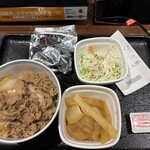 吉野家 - 料理写真:ドラクエウォークセット(小・ミニサラダ)