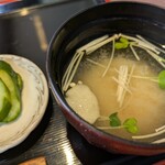 ブルドック - 味噌汁とキュウリの浅漬け