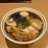 らぁ麺 すぎ本 - 醤油特製らあ麺（焼豚チャーシュー2枚、煮豚チャーシュー2枚、味付け玉子1個、ワンタン2個）1,850円