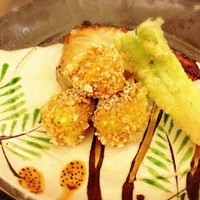 日本料理 晴山 - 蚕豆とたらの芽の天ぷら