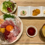 港直送活海鮮丼（酢飯出来ます）