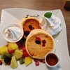 魔法のパンケーキ - スフレパンケーキセットは、フワフワです。ホイップクリームはパンケーキをつけながらですが、アイスクリームはどう食べるのが正解？付けたりもしましたけど結局そのまま食べました。