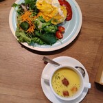 魔法のパンケーキ - パンプキンスープ付太陽のオムライスセット