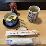 加島鮨 - ランチの茶碗蒸し。醤油は「さしみ」と書いていたが、面倒なので確認せずにそのまま使いました。