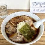 中華そば　たまや - 料理写真:中華そば（大）¥900、チャーシュー¥300