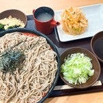 二代目長助 - 料理写真:特盛蕎麦とかき揚げ