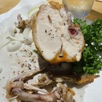 鳥 から揚げ うえ山 - 生玉葱も一緒にハムハムハムッ