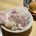 鳥 から揚げ うえ山 - 玉葱と胡瓜とハムのポテトサラダ。丁寧で素直な造り家庭の味を感じます