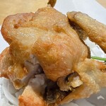鳥 から揚げ うえ山 - 鶏は皮がウンマイ