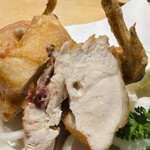 鳥 から揚げ うえ山 - ムネ肉の内側はこんな感じ。高温なので中までちゃんと熱がはいっています