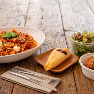 ランチタイム限定！こだわりの手作りパスタをセットで堪能◎