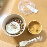 米とSOUP - 本格スパイス香るガパオライス＆エビとブロッコリーのトムヤムクン