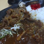 大王亭 - カレーに牛すじ煮投入