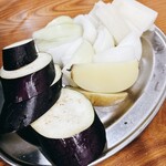 ジンギスカン羊はち - ジンギスカン野菜セットは野菜たっぷり
