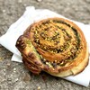 Du Pain et des Idées - 料理写真:たっぷりピスタチオに、チョコレートも練り込まれていて、これは傑作！
生地にそれなりの重厚感もあって、一つでも大満足の食べ応えです♪
ようやく食べられた(^^)
ていうか、どこに置いてんだ？（笑）