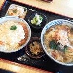 八重丸 - 小盛かつ丼+きしめん