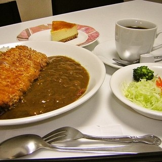 カフェドマデル_0