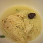 Wonjo Seoul Samgyetang - 参鶏湯はスプーンをいれるとじっくりと煮込まれたお肉は柔らかくすぐにお肉がくずれてとても食べ易かったです。
            