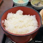 新茶屋 - 粒立ちの良いごはんも美味しい