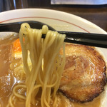 あごばんらーめん - 濃厚あごらーめん 麺アップ