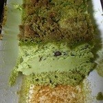 エピスリーボヌール 成城石井 - 抹茶のチーズケーキの断面