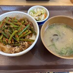 すき家 - 料理写真:ニンニクの芽牛丼しじみ汁おしんこランチセット