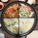しゃぶしゃぶバイキング しゃぶ葉 - 料理写真:四つ割鍋