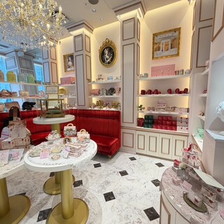 LE SALON DE NINA'S_2