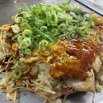 お好み焼 ひらの - 「そばライス」（850圓）
「すぢコン」（250圓）
「イカ天」（200圓）。