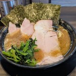 王道家直系 家系ラーメン がく - 