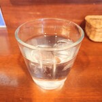 Bistro COZY - 着席後すぐに提供してくれる、冷たい"お水"。