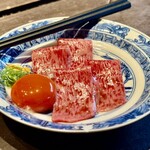 和牛料理 一石三鳥 - 名物！サーロインユッケ