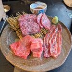 炭火焼肉割烹 士士 - 