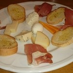 エルバ - 生ハム、チーズの盛り合わせ、最高！